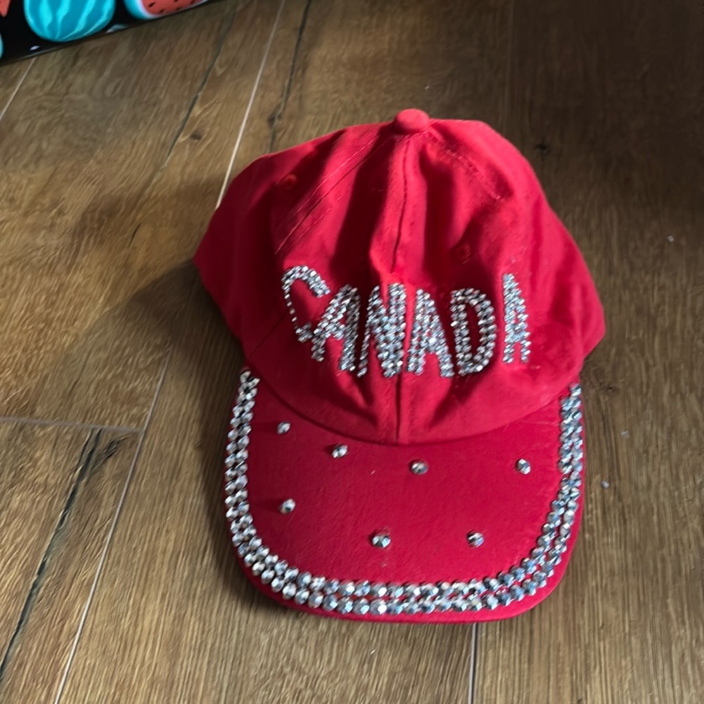 Sparkle Canada red hat